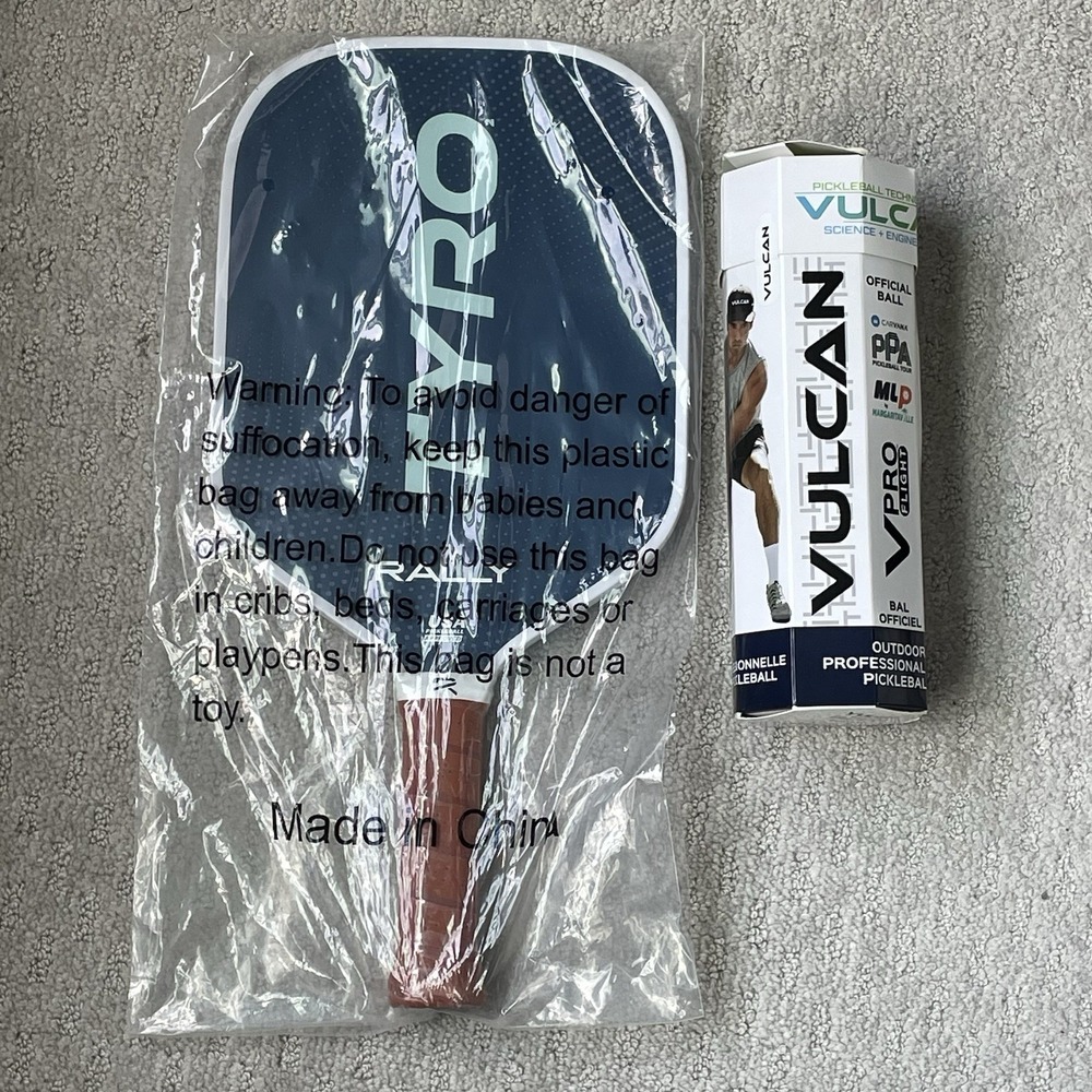 Rally Tyro Pickleball Paddle Lightweight 7.0-7.5 oz With 3 Pack Balls